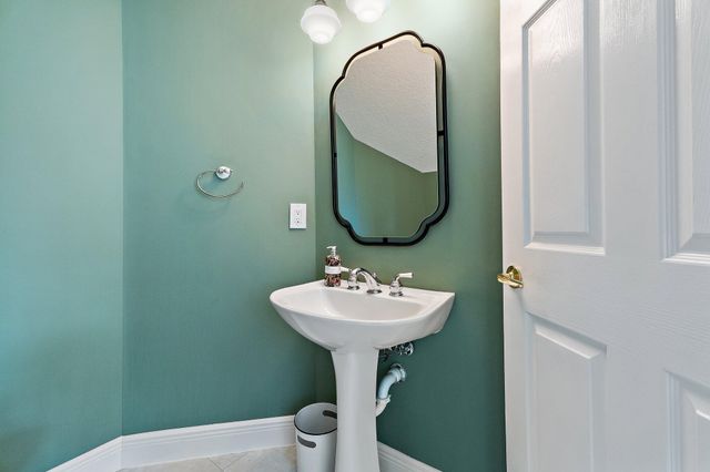 402 Resort Lane, Palm Beach Gardens, FL 33418