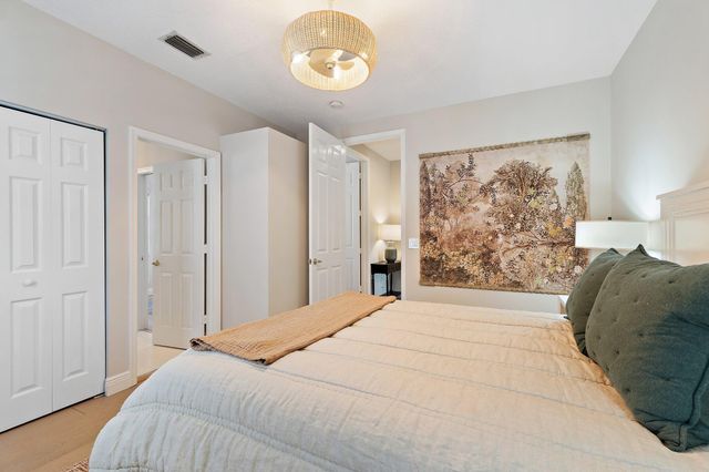 402 Resort Lane, Palm Beach Gardens, FL 33418