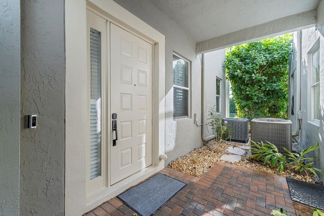 402 Resort Lane, Palm Beach Gardens, FL 33418