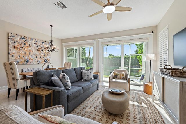 402 Resort Lane, Palm Beach Gardens, FL 33418