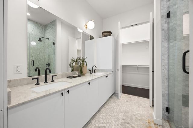 800 Embassy DR 602, Austin, TX 78702