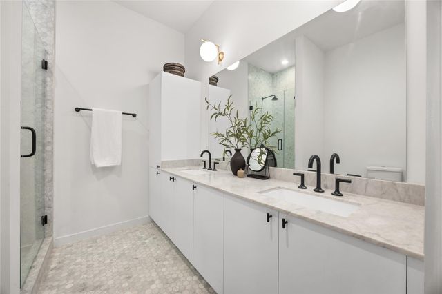 800 Embassy DR 602, Austin, TX 78702