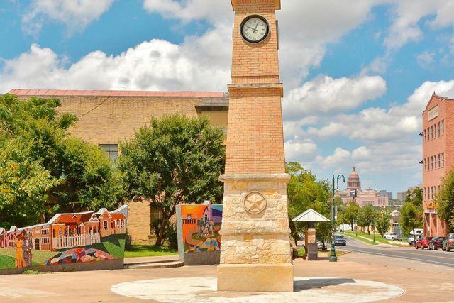 800 Embassy DR 602, Austin, TX 78702