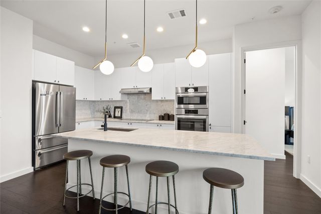 800 Embassy DR 602, Austin, TX 78702