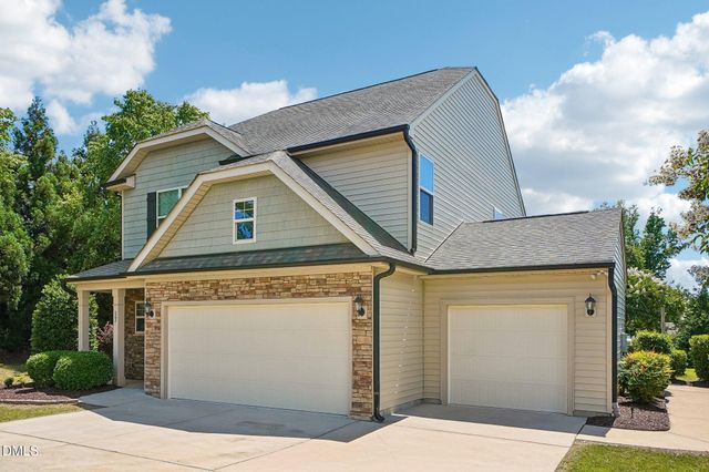 17 Flowers Crest Way, Clayton, NC 27527