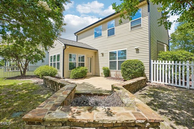 17 Flowers Crest Way, Clayton, NC 27527