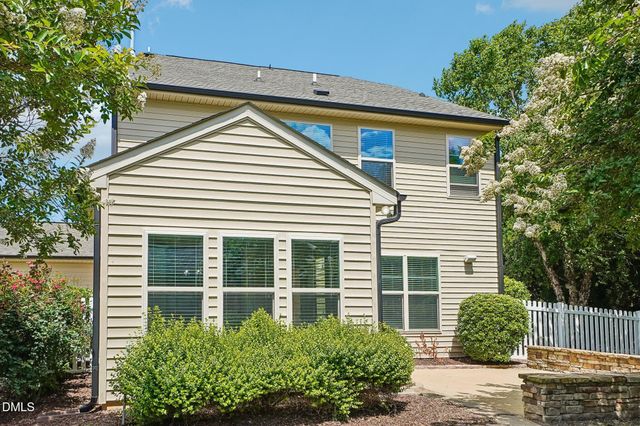 17 Flowers Crest Way, Clayton, NC 27527