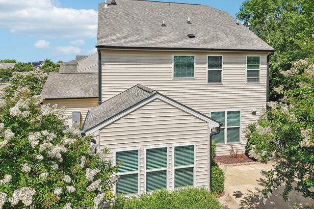 17 Flowers Crest Way, Clayton, NC 27527