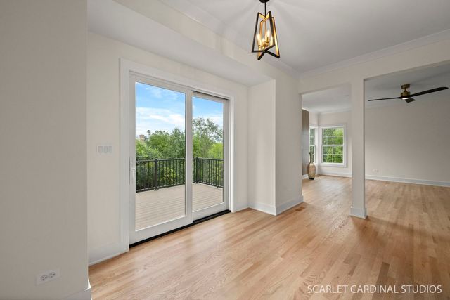 835 Avon Court, Glen Ellyn, IL 60137