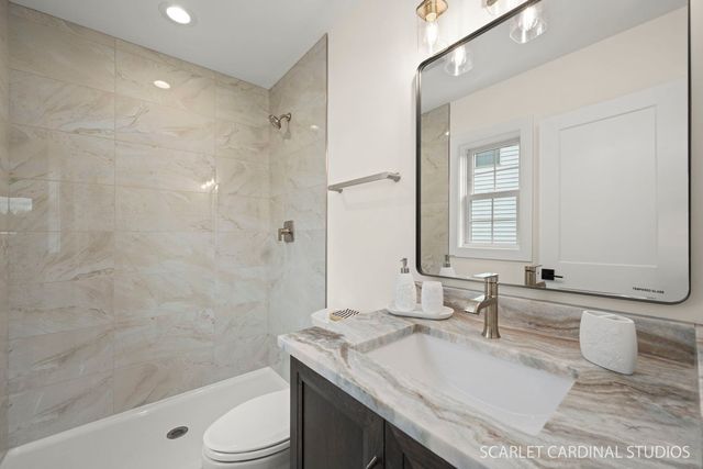 835 Avon Court, Glen Ellyn, IL 60137