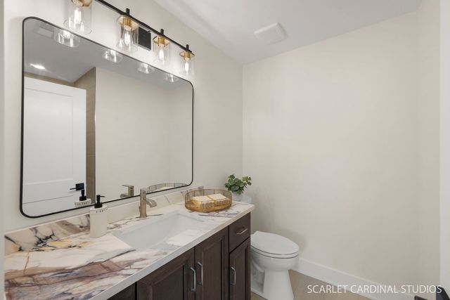 835 Avon Court, Glen Ellyn, IL 60137