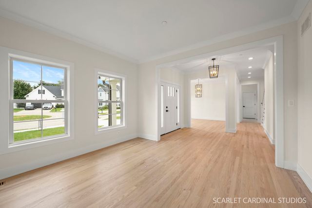 835 Avon Court, Glen Ellyn, IL 60137
