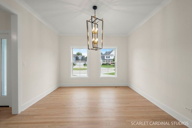 835 Avon Court, Glen Ellyn, IL 60137