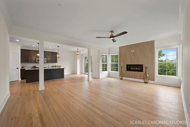 835 Avon Court, Glen Ellyn, IL 60137