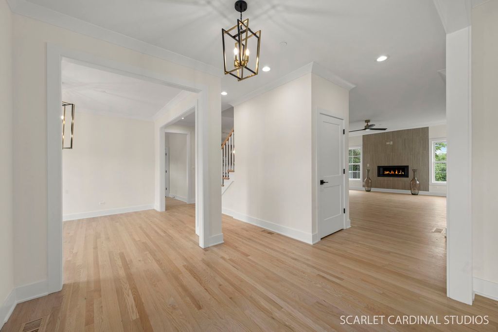835 Avon Court, Glen Ellyn, IL 60137 — photo 5