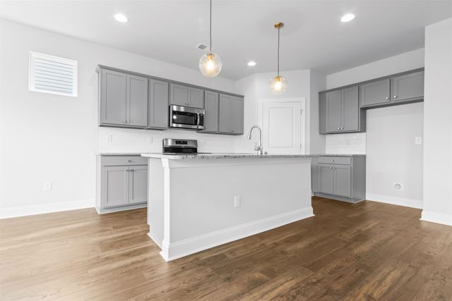 1156 NW Forest Bend Dr NW, Calabash, NC 28467