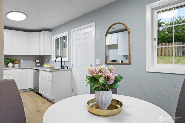 2309 S 249th Street, Kent, WA 98032