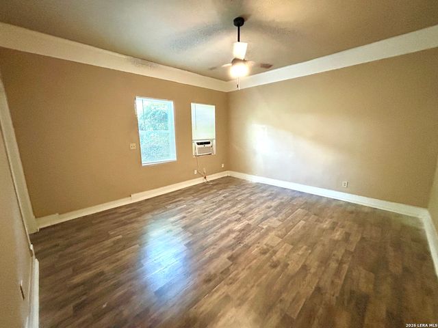 1137 W Ashby Pl Apt 6, San Antonio, TX 78201