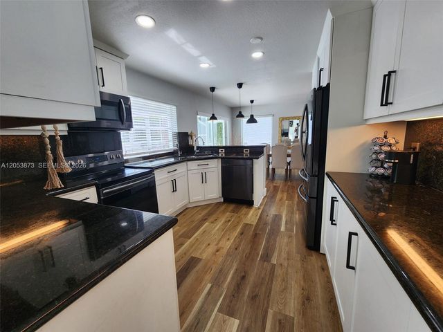 594 Spinnaker, Weston, FL 33326