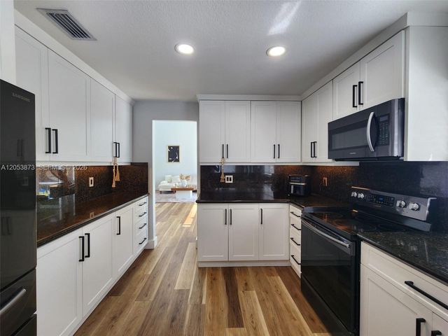 594 Spinnaker, Weston, FL 33326