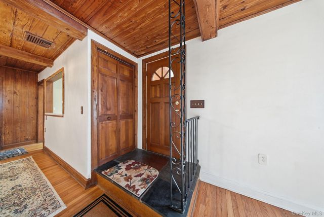 11 5th Avenue, Newburgh, NY 12550