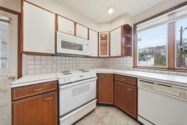 11 5th Avenue, Newburgh, NY 12550