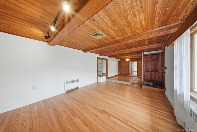 11 5th Avenue, Newburgh, NY 12550