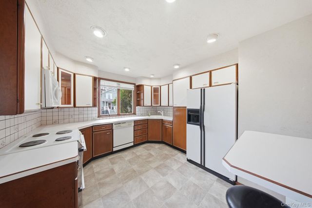 11 5th Avenue, Newburgh, NY 12550