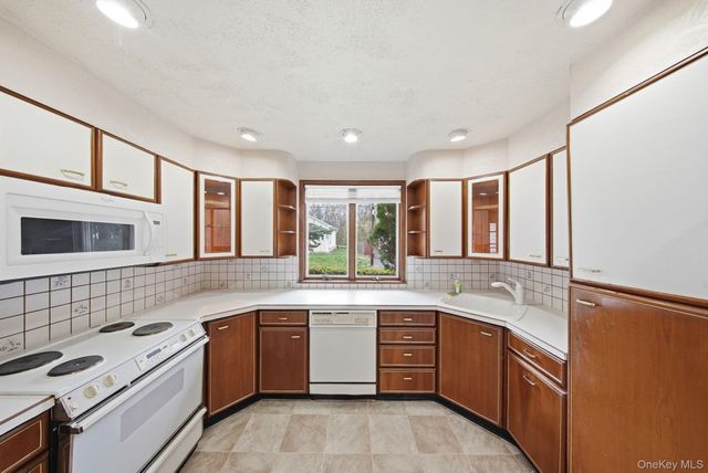11 5th Avenue, Newburgh, NY 12550