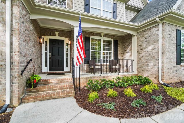 13326 Fairington Oaks Drive, Mint Hill, NC 28227