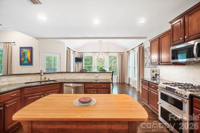 13326 Fairington Oaks Drive, Mint Hill, NC 28227