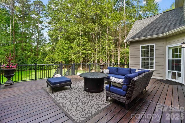 13326 Fairington Oaks Drive, Mint Hill, NC 28227