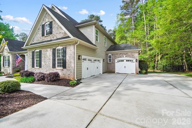13326 Fairington Oaks Drive, Mint Hill, NC 28227