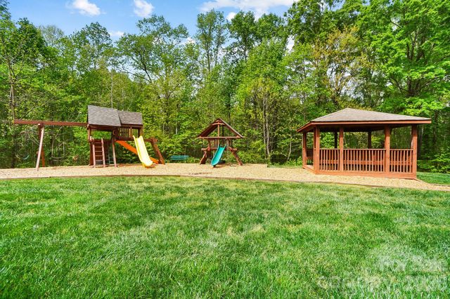 13326 Fairington Oaks Drive, Mint Hill, NC 28227