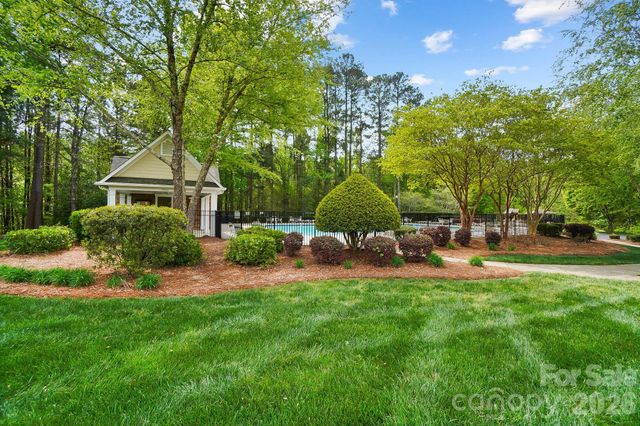 13326 Fairington Oaks Drive, Mint Hill, NC 28227