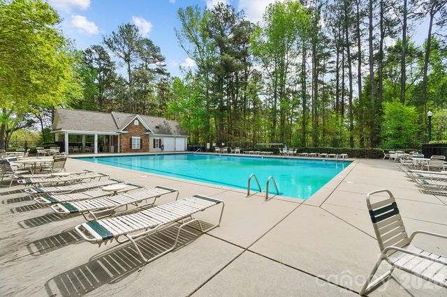 13326 Fairington Oaks Drive, Mint Hill, NC 28227