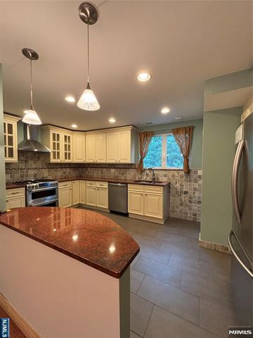 485 Maple Avenue, Teaneck, NJ 07666