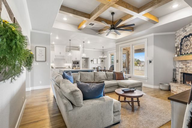 123 S Silver Saddle Trail, Weatherford, TX 76087