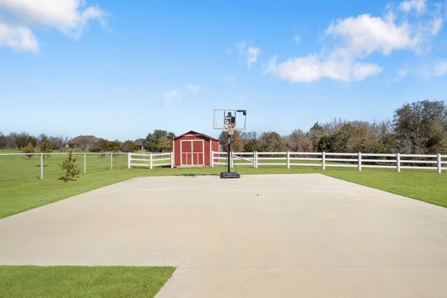 123 S Silver Saddle Trail, Weatherford, TX 76087