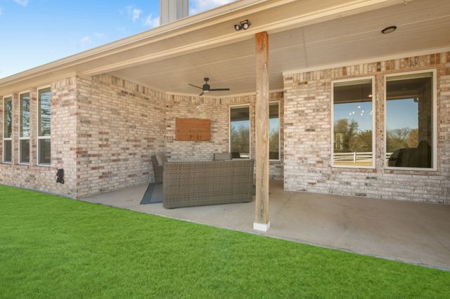 123 S Silver Saddle Trail, Weatherford, TX 76087