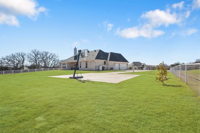 123 S Silver Saddle Trail, Weatherford, TX 76087