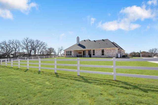 123 S Silver Saddle Trail, Weatherford, TX 76087