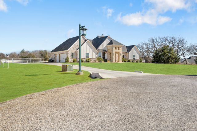 123 S Silver Saddle Trail, Weatherford, TX 76087