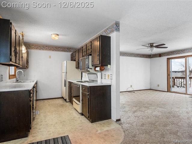 5886 S Green Avenue, Fremont, MI 49412