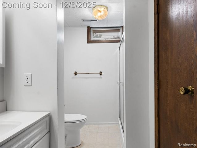 5886 S Green Avenue, Fremont, MI 49412