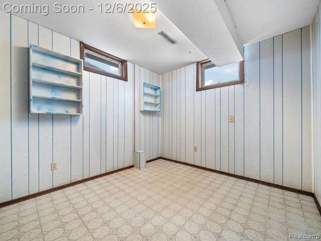 5886 S Green Avenue, Fremont, MI 49412