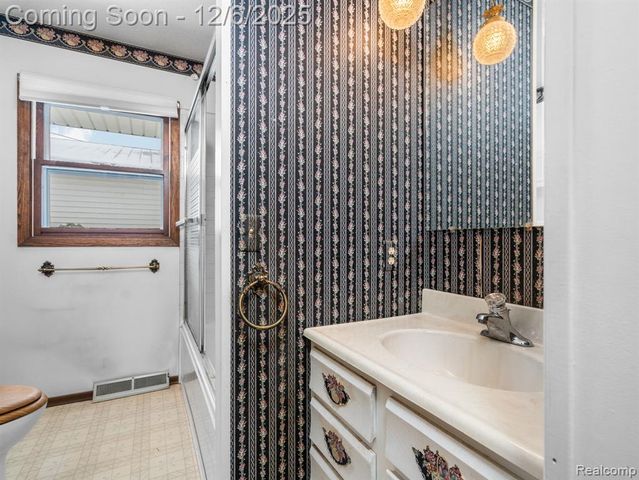 5886 S Green Avenue, Fremont, MI 49412