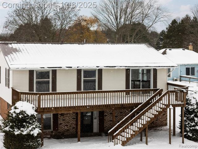 5886 S Green Avenue, Fremont, MI 49412