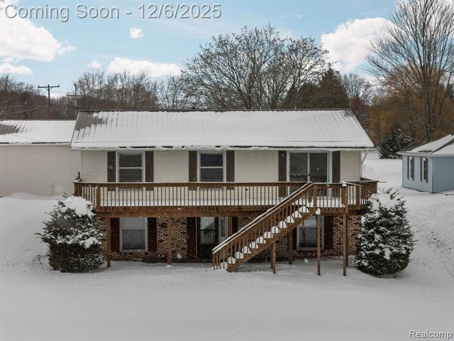 5886 S Green Avenue, Fremont, MI 49412