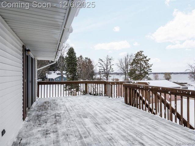 5886 S Green Avenue, Fremont, MI 49412